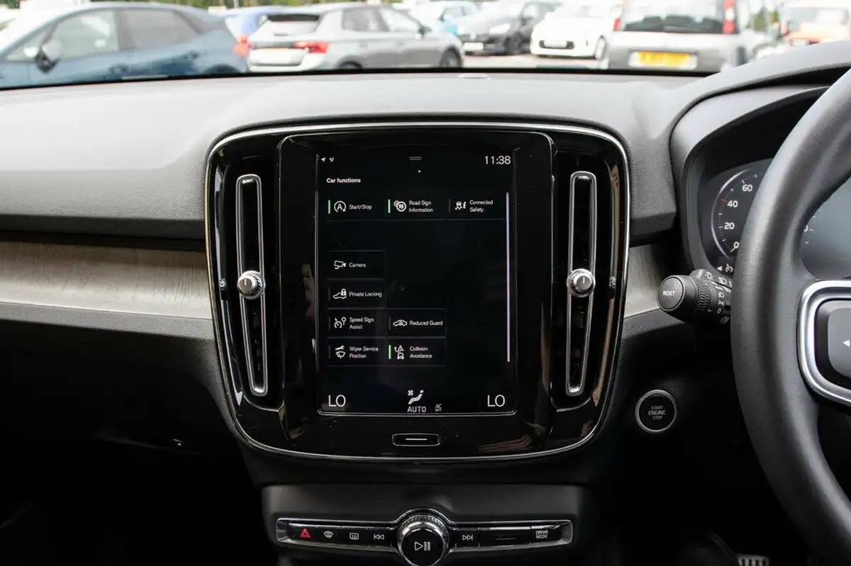 2020-volvo-xc40-15-t3-inscription-geartronic-big-27