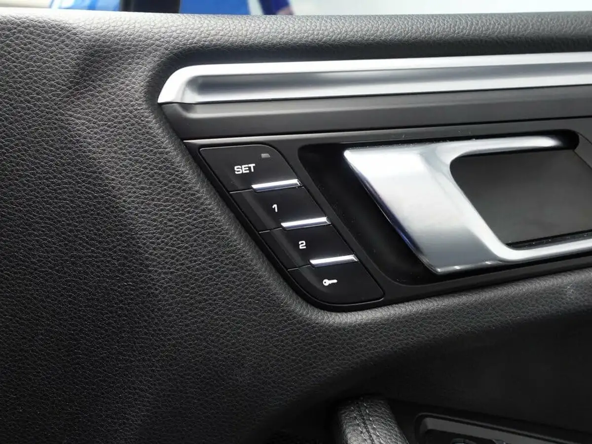 2018-porsche-macan-20-252ps-ss-big-36