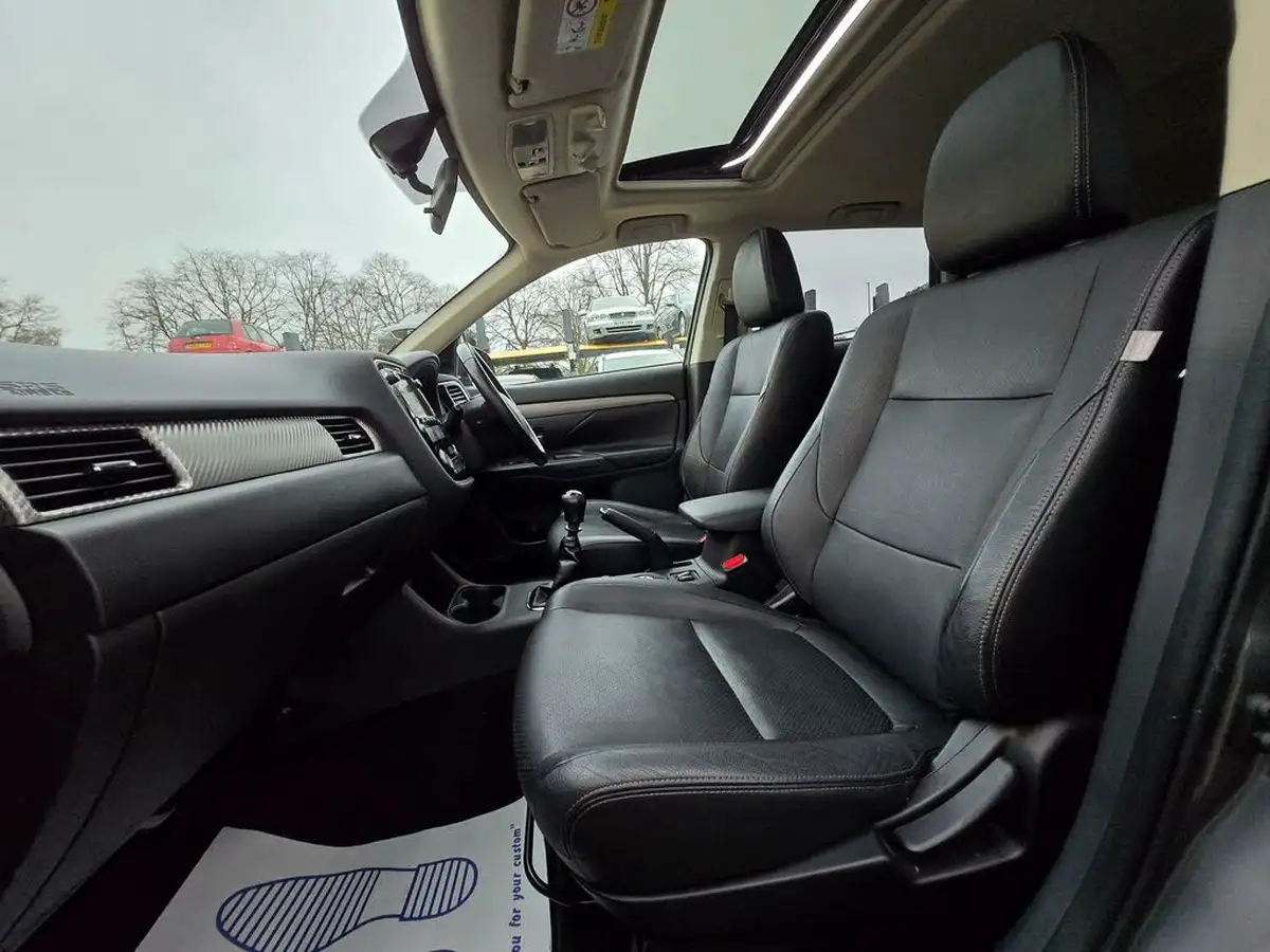 2014-mitsubishi-outlander-22di-d-gx4-big-41