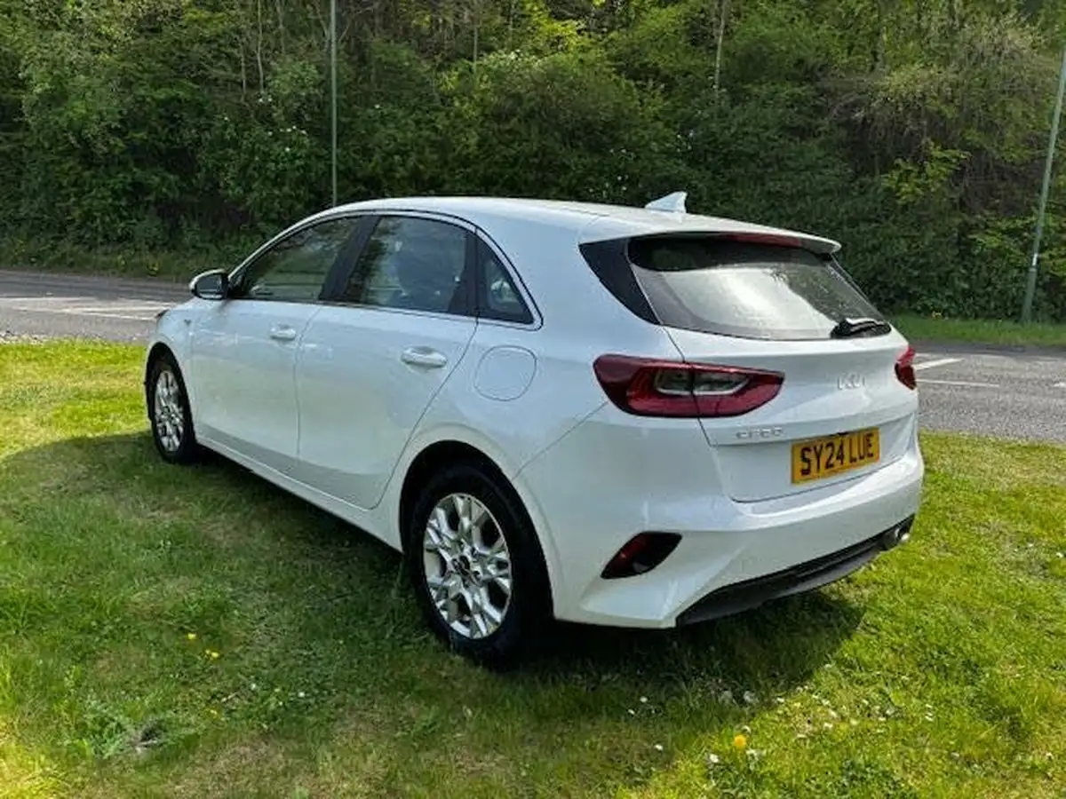2024-kia-ceed-15-t-gdi-2-158bhp-hatchback-big-4