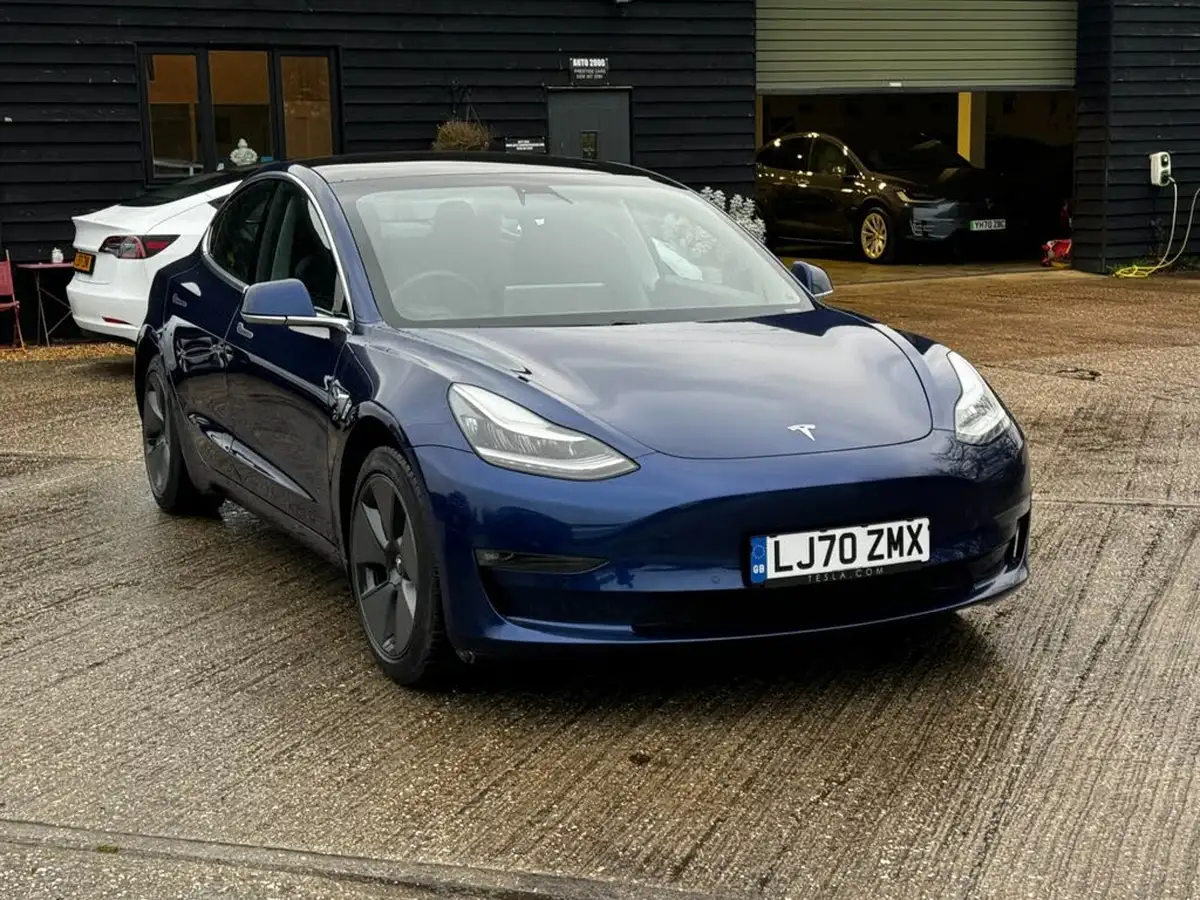 2020-tesla-model-3-e-long-range-big-15
