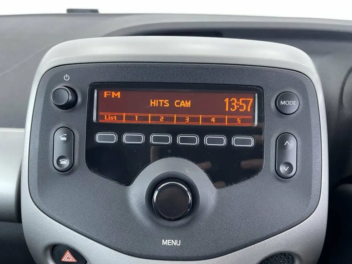 2015-toyota-aygo-10-vvt-i-x-play-3d-big-37