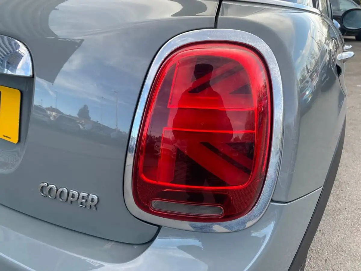 2019-mini-cooper-15-cooper-exclusive-134bhp-hatchback-5d-auto-big-9