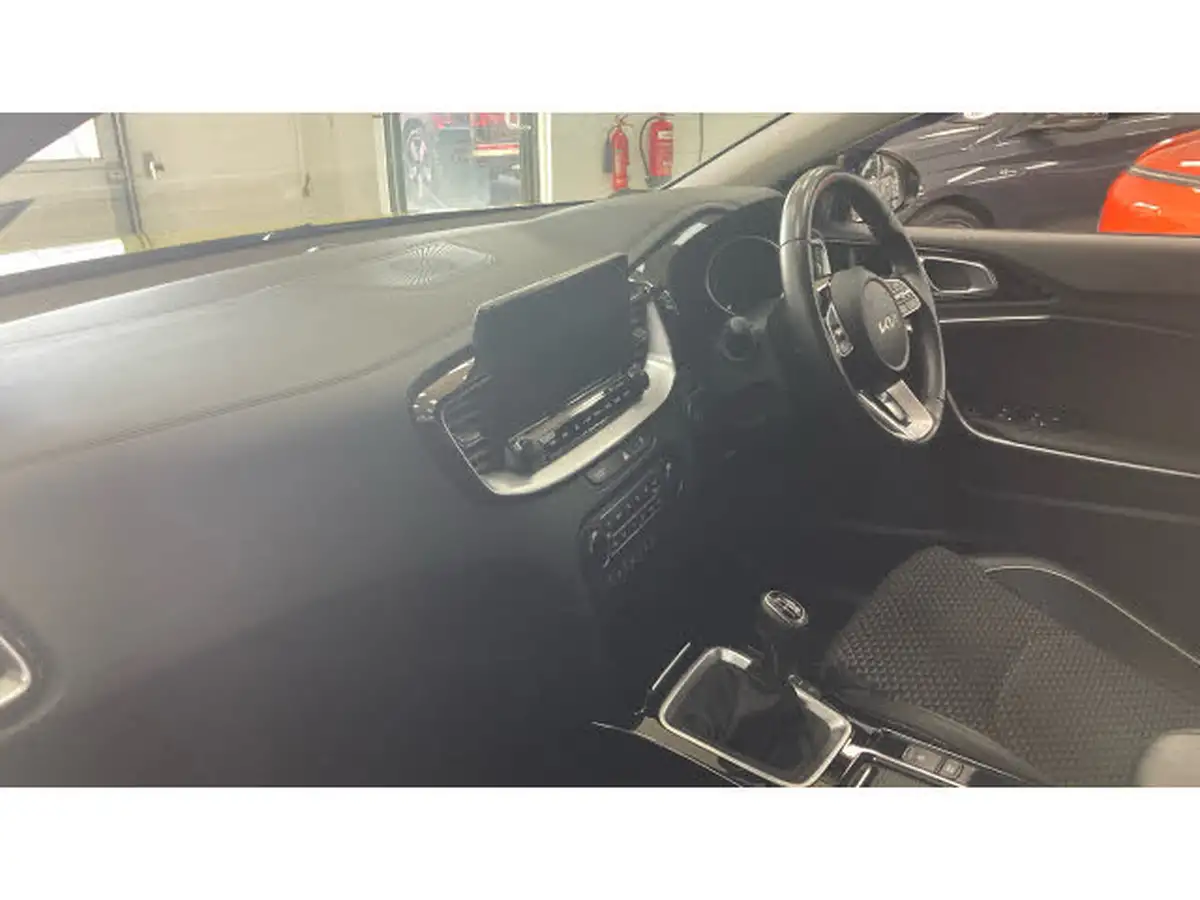 2022-kia-xceed-15-t-gdi-3-big-8