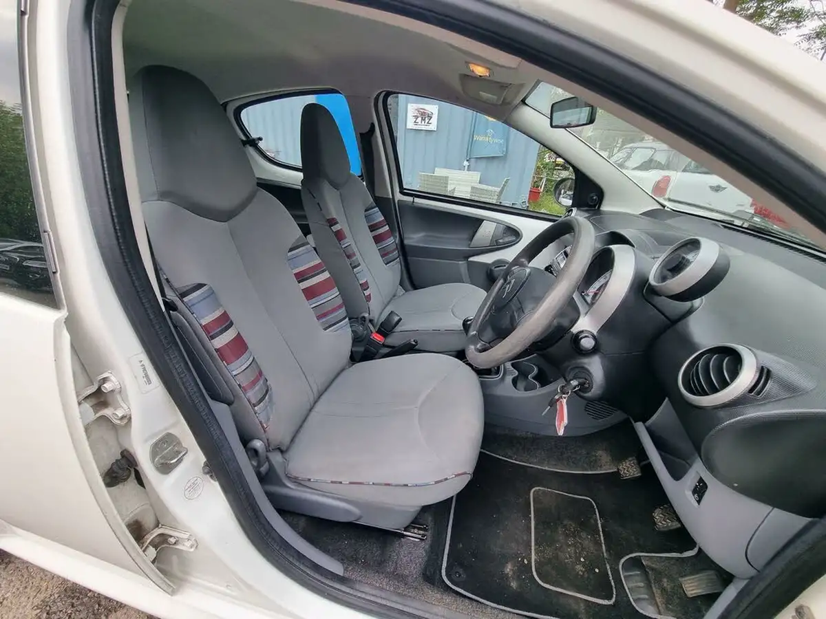 2011-citroen-c1-10-vtr-68-5d-big-10