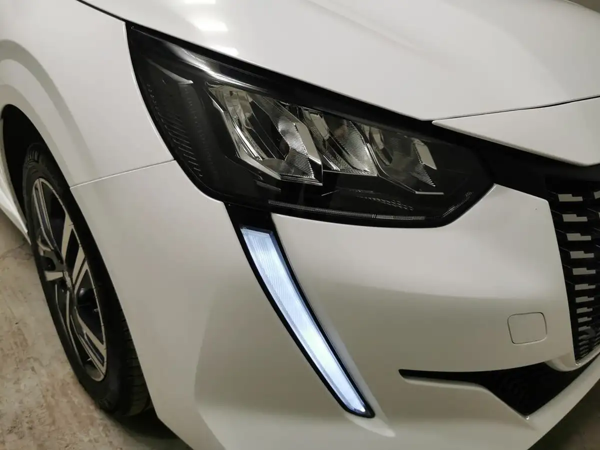 2023-peugeot-208-12-puretech-allure-premium-100ps-big-19