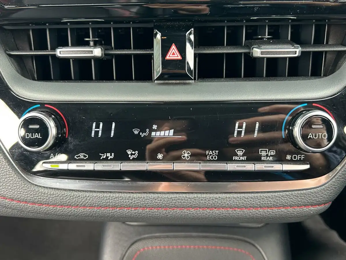 2019-toyota-corolla-18-vvt-i-excel-trk-hatchback-big-15