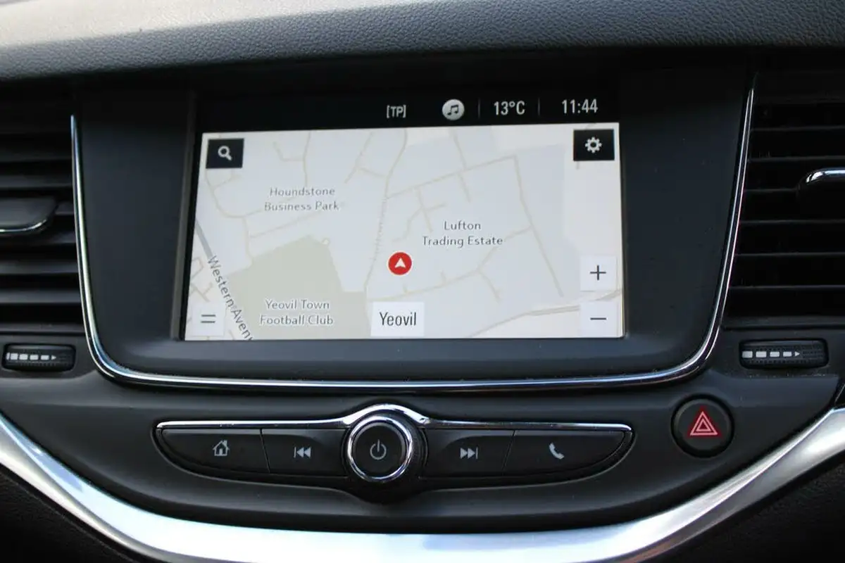 2019-vauxhall-astra-14i-16v-turbo-griffin-ss-big-17