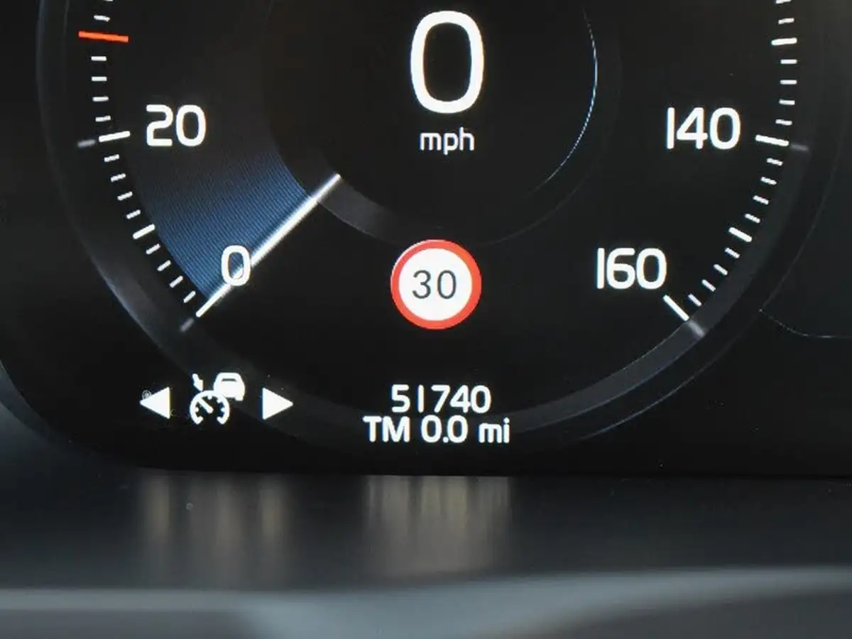2022-volvo-xc90-20td-b5-r-design-big-29