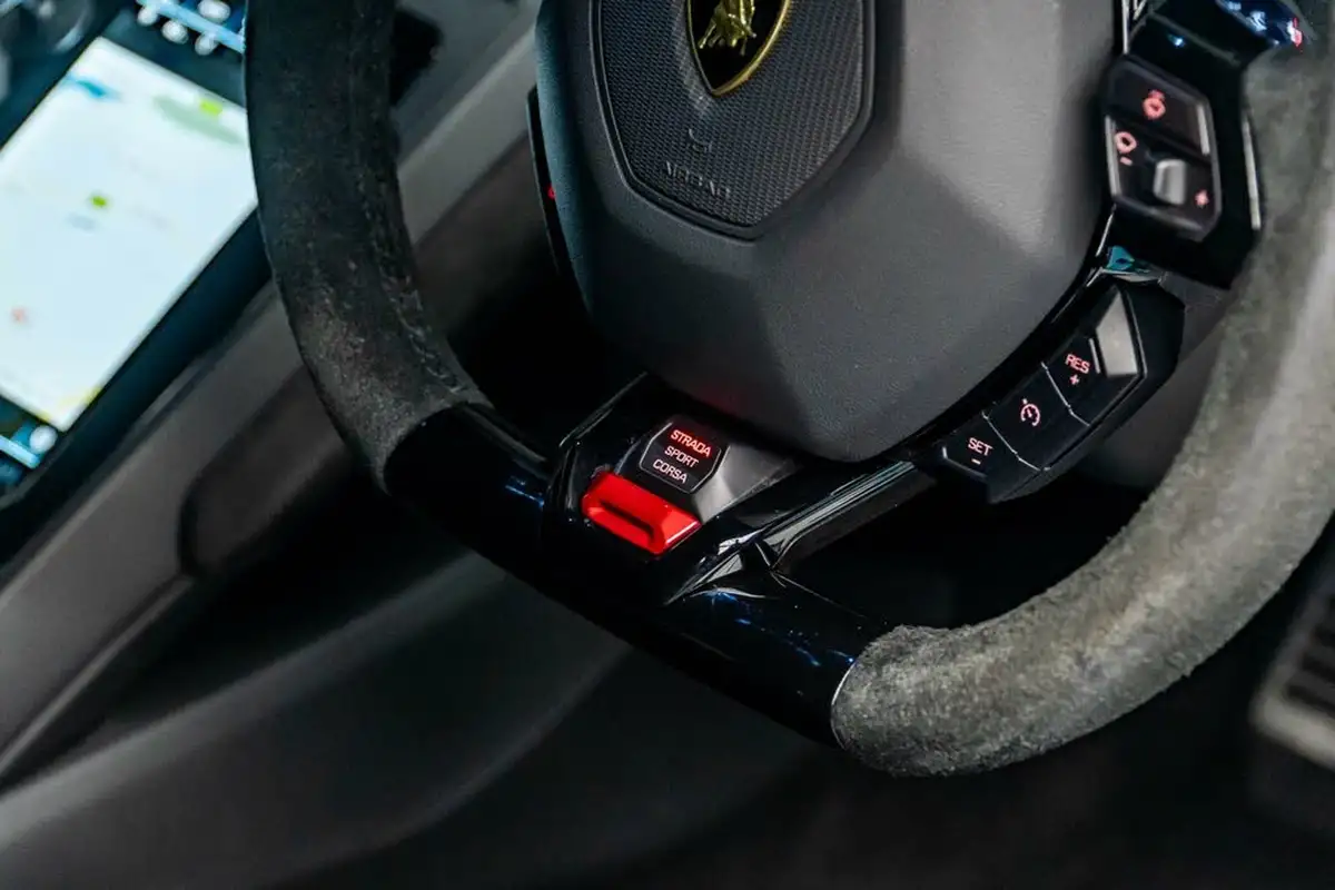 2021-lamborghini-huracan-big-32