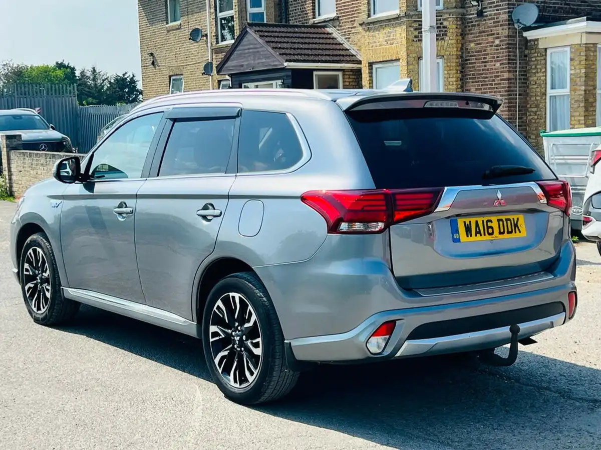 2015-mitsubishi-outlander-20-gx4hs-big-2