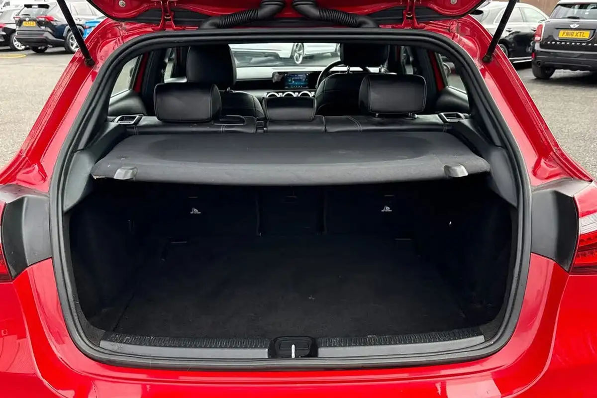 2019-mercedes-benz-a-class-13-a180-se-7g-dct-big-9