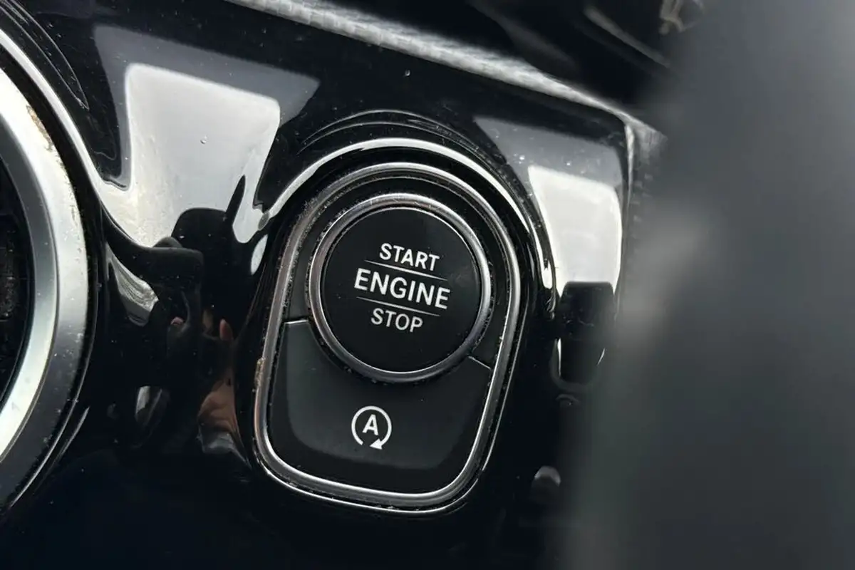 2019-mercedes-benz-a-class-13-a180-se-7g-dct-big-33