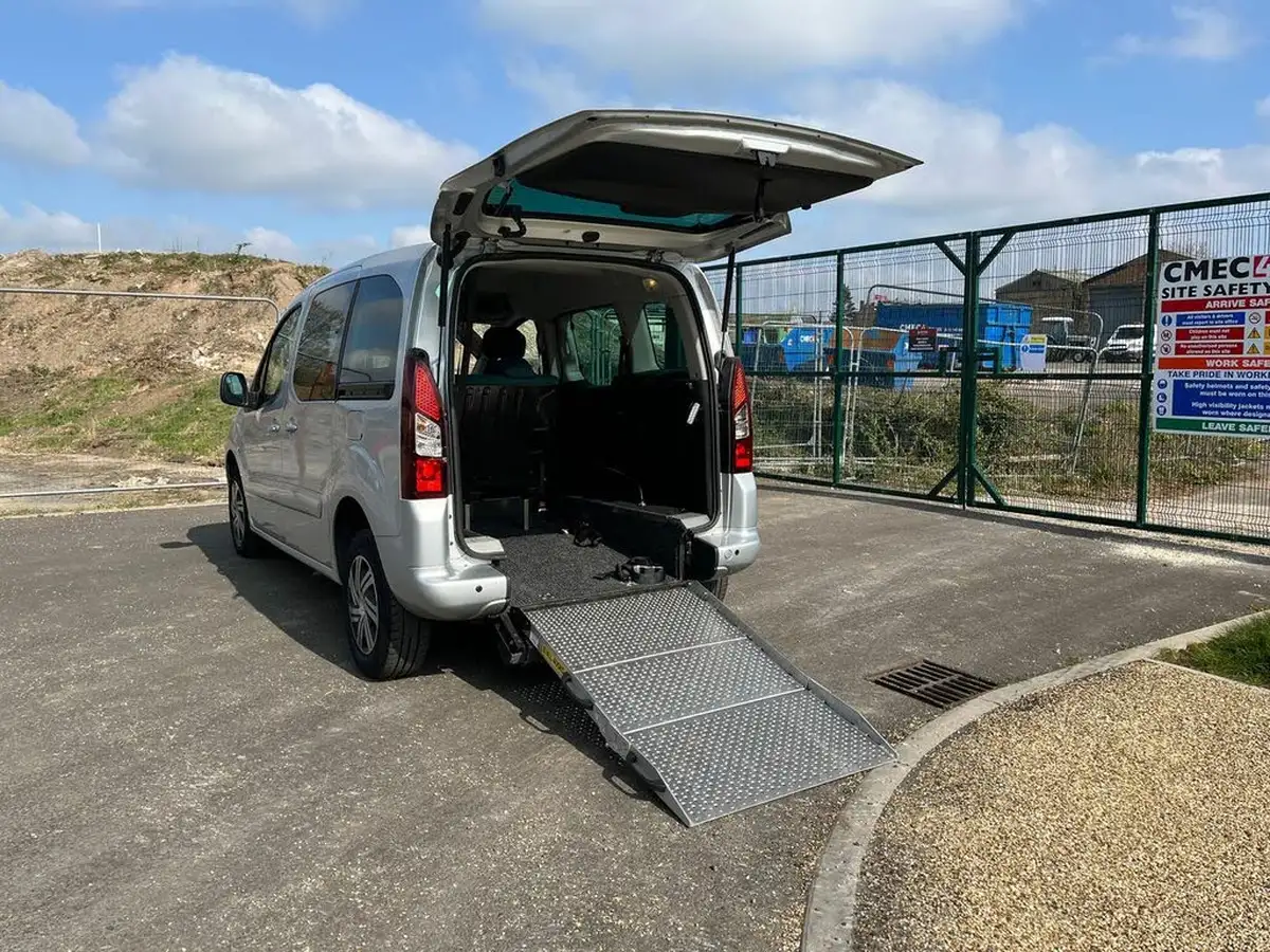 2018-citroen-berlingo-16bluehdi-multispace-feel-102ps-ss-etg6-big-18