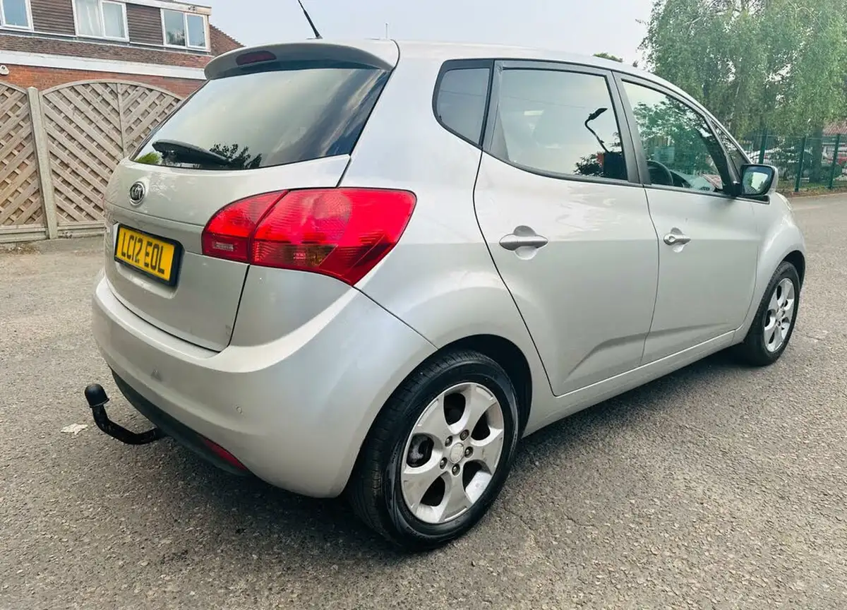 2012-kia-venga-16-3-auto-big-14