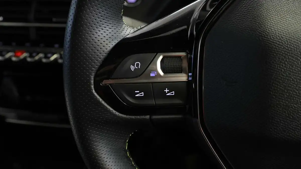2021-peugeot-208-e-gt-50kwh-big-37