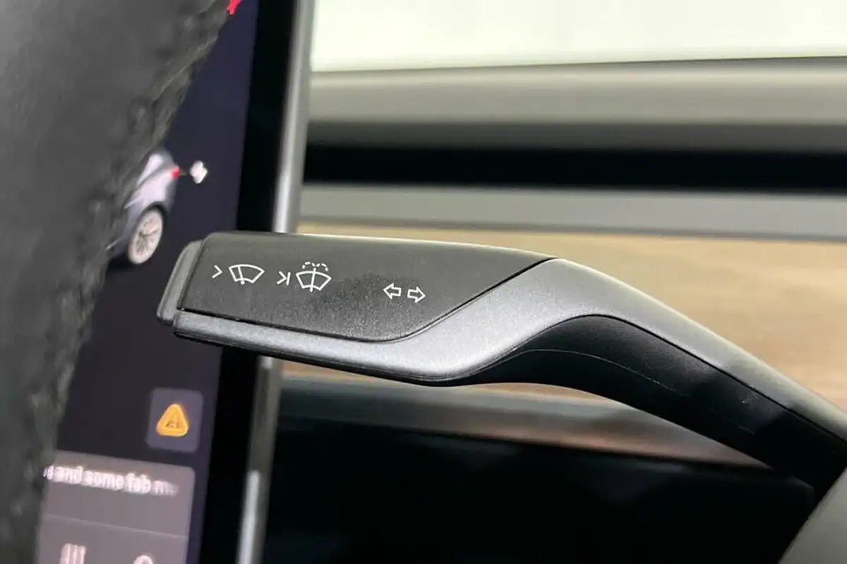2020-tesla-model-3-e-long-range-big-23