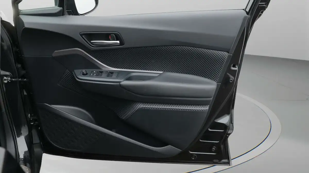 2022-toyota-c-hr-18-vvt-i-icon-big-15