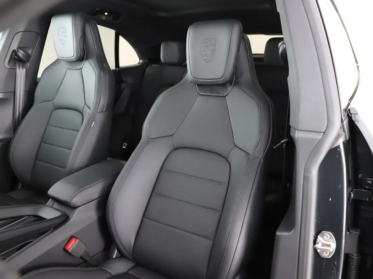 2025-porsche-macan-e-electric-big-12
