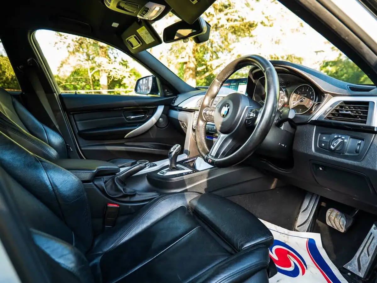 2017-bmw-3-series-20-330e-m-sport-shadow-edition-big-10