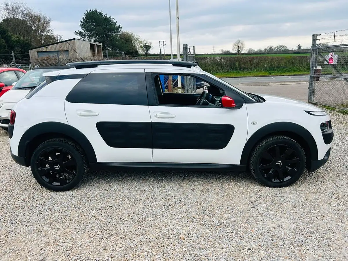 2015-citroen-c4-cactus-16bluehdi-flair-big-8