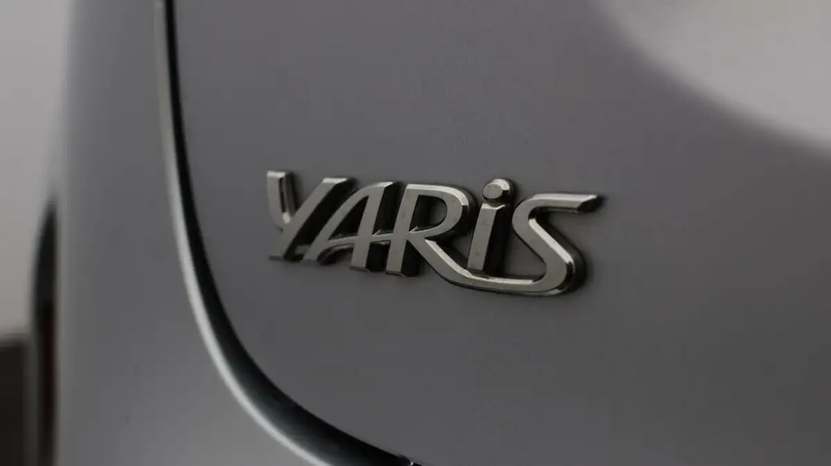 2024-toyota-yaris-cross-15-vvt-i-design-big-20