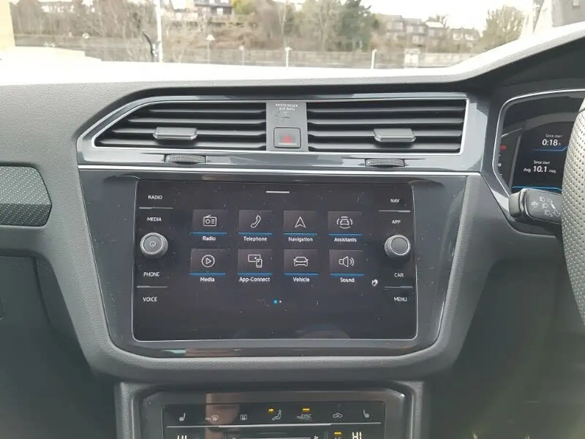 2022-volkswagen-tiguan-15-tsi-r-line-big-18