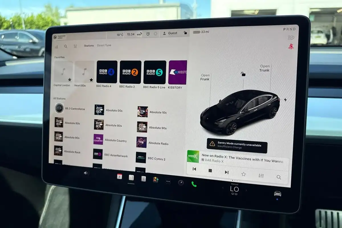 2020-tesla-model-3-e-performance-big-43