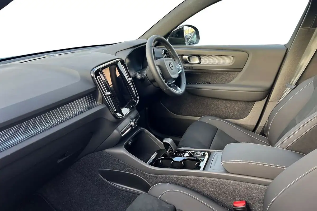 2024-volvo-xc40-20-b3-plus-big-1