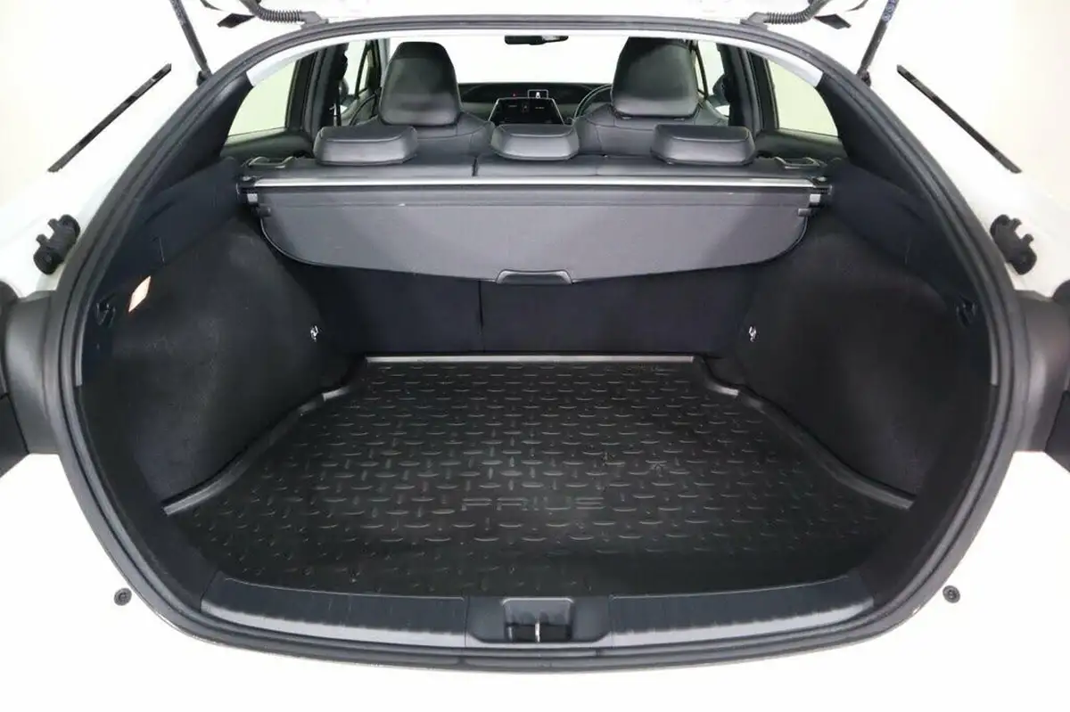 2019-toyota-prius-18-vvt-i-excel-cvt-big-45