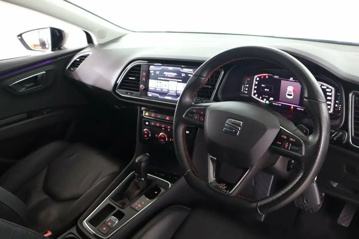 2019-seat-leon-20-tsi-fr-sport-hatchback-big-8