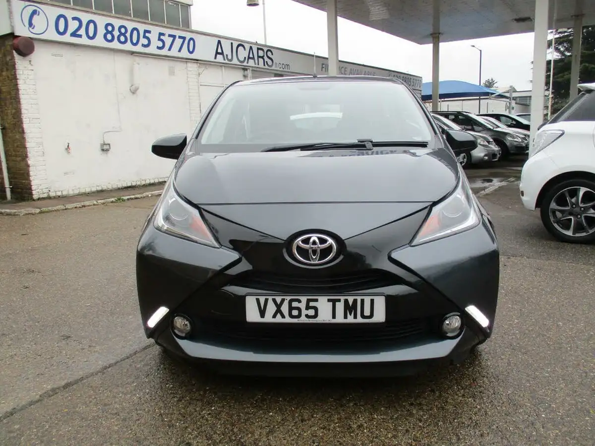 2015-toyota-aygo-10-vvt-i-x-pression-x-wave-x-shift-big-5