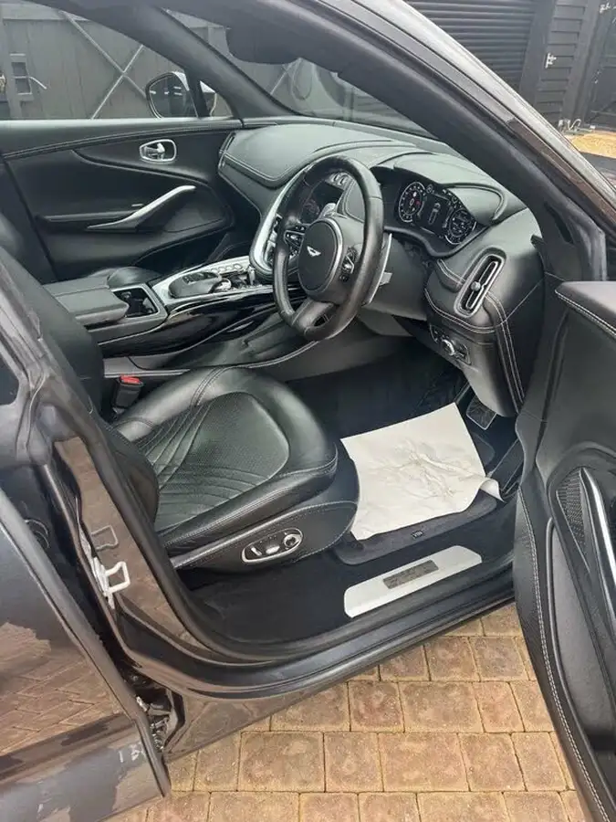 2020-aston-martin-dbx-40-v8-big-2