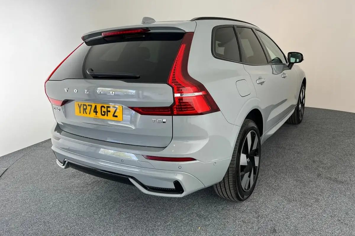 2024-volvo-xc60-20-t8-ultimate-dark-big-21