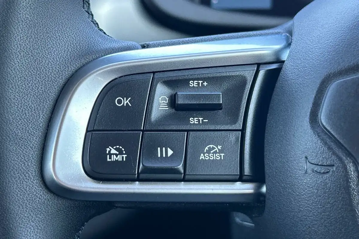2023-jeep-avenger-big-15