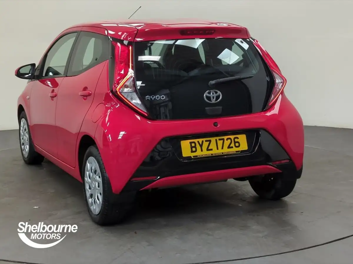 2021-toyota-aygo-10-vvt-i-x-play-tss-big-1