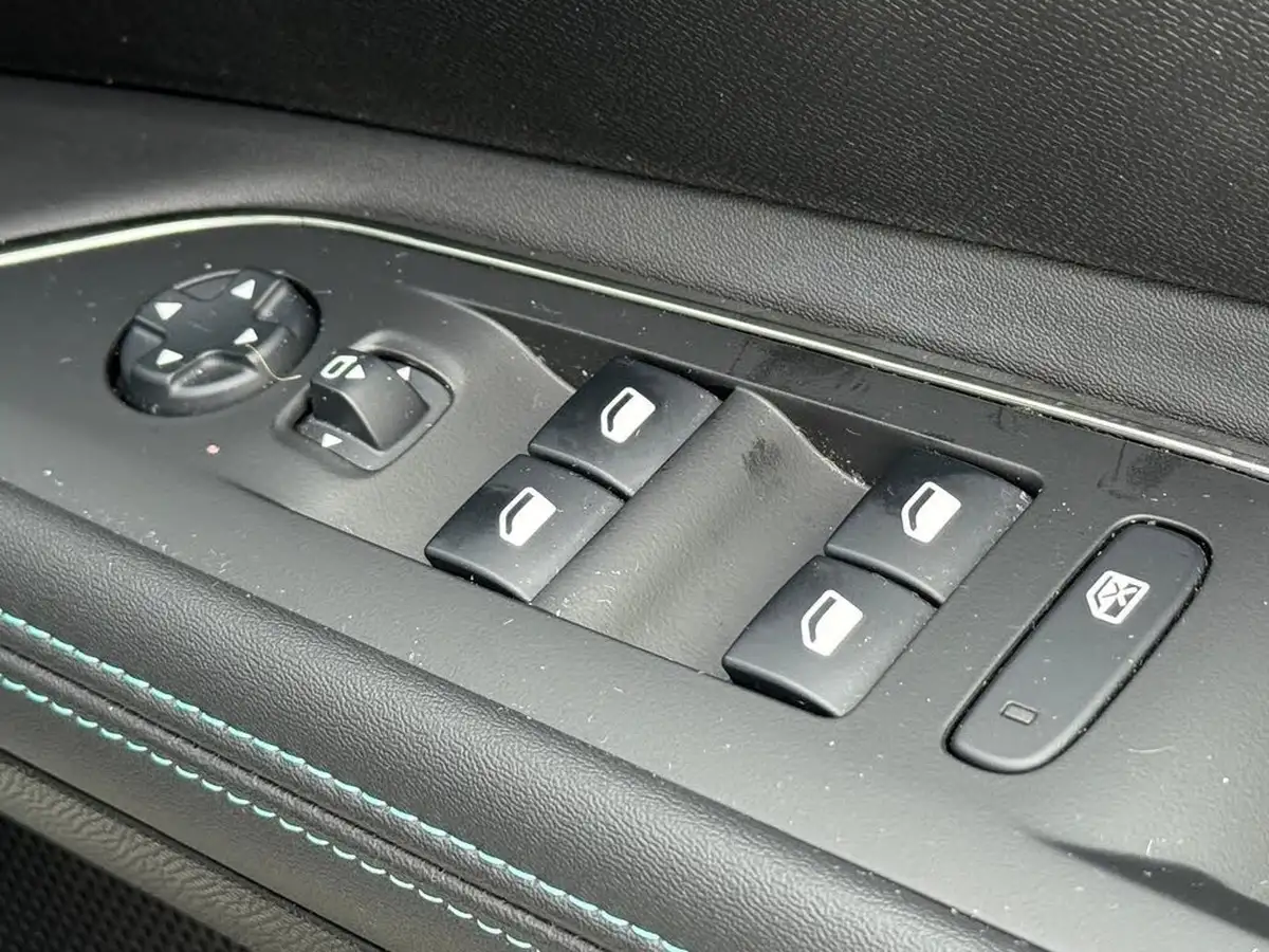 2022-peugeot-5008-suv-15-bluehdi-allure-premium-eat8-big-11