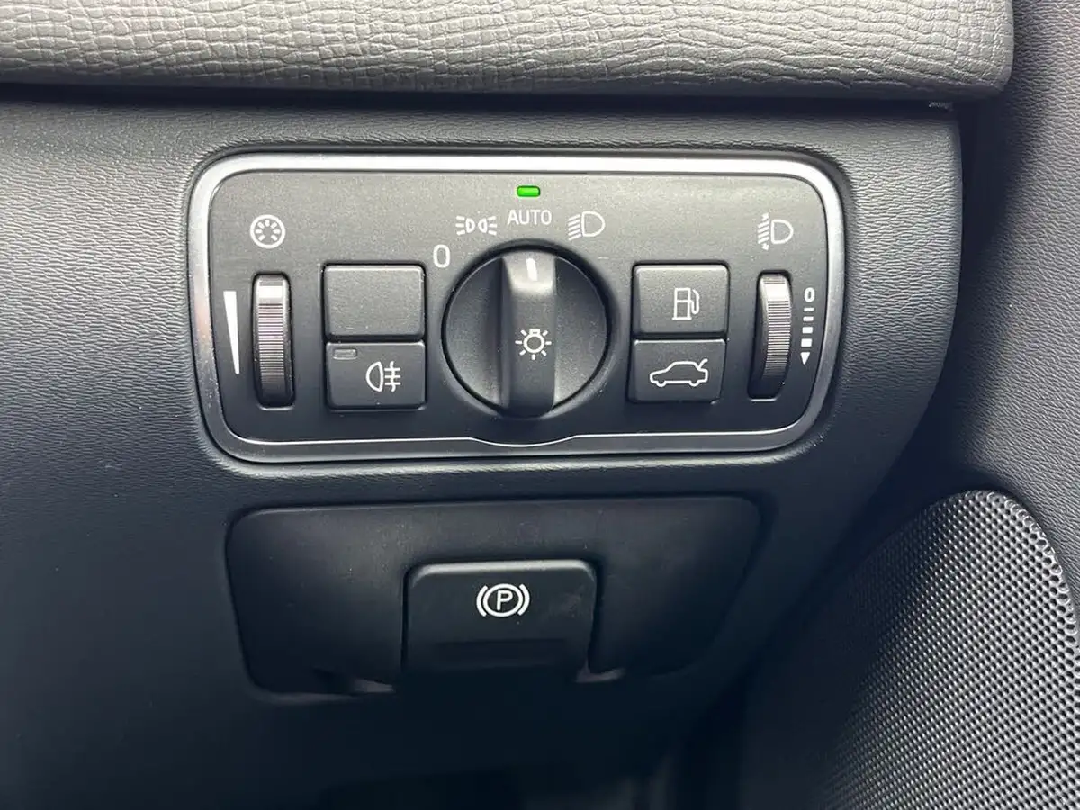 2016-volvo-xc60-20td-d4-r-design-nav-geartronic-big-30