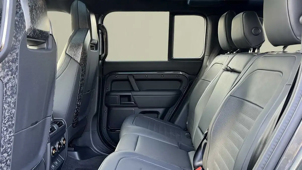 2025-land-rover-110-defender-44-p635-octa-edition-one-big-3