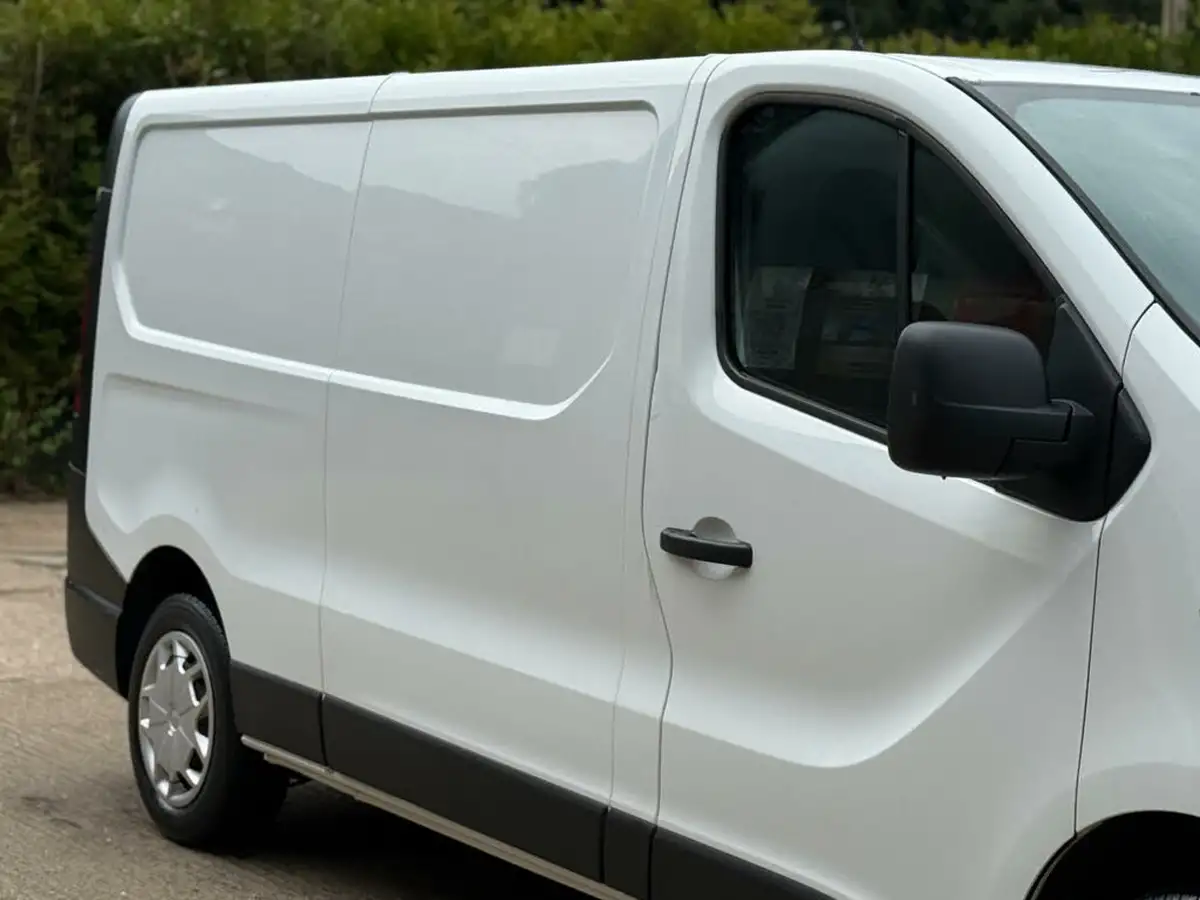 2015-renault-trafic-16dci-ll29-115-business-low-roof-van-big-20