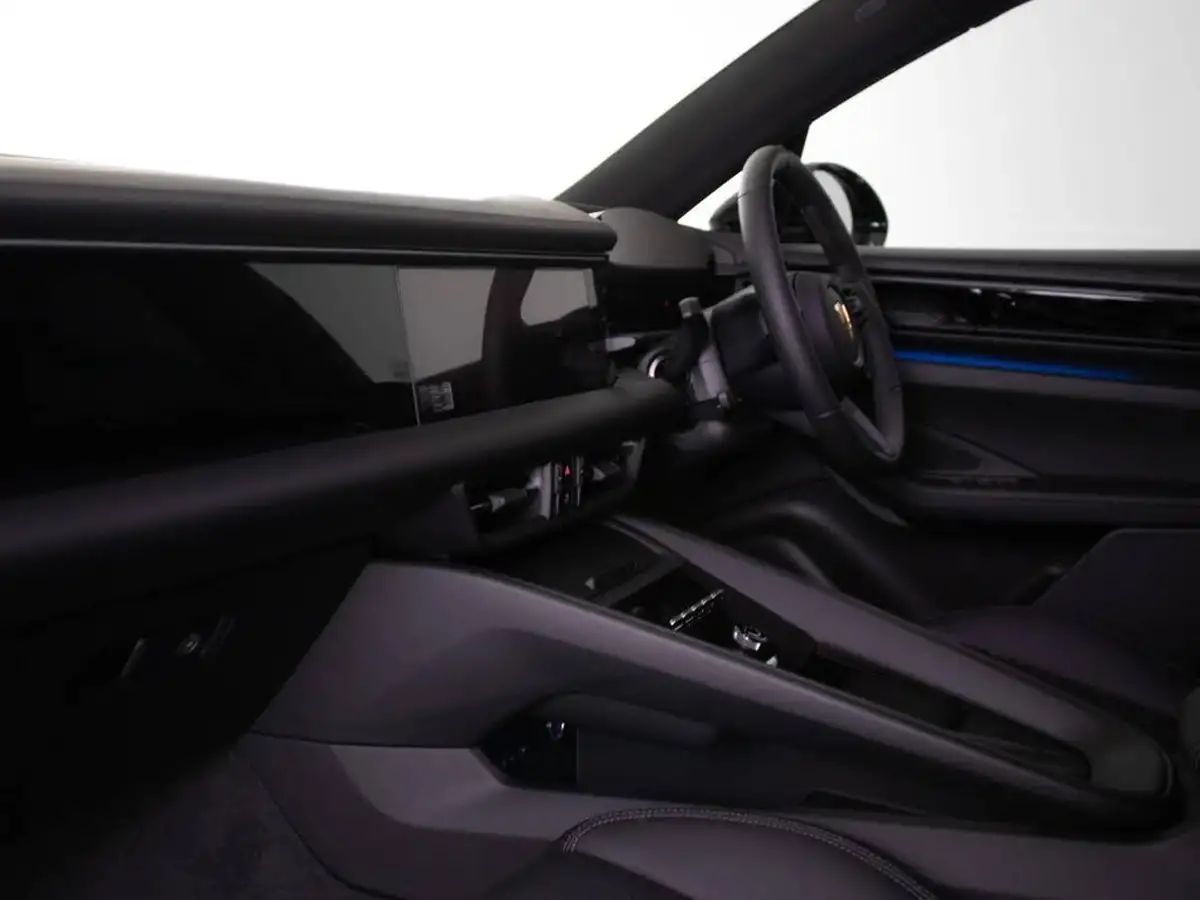 2025-porsche-macan-e-electric-big-29