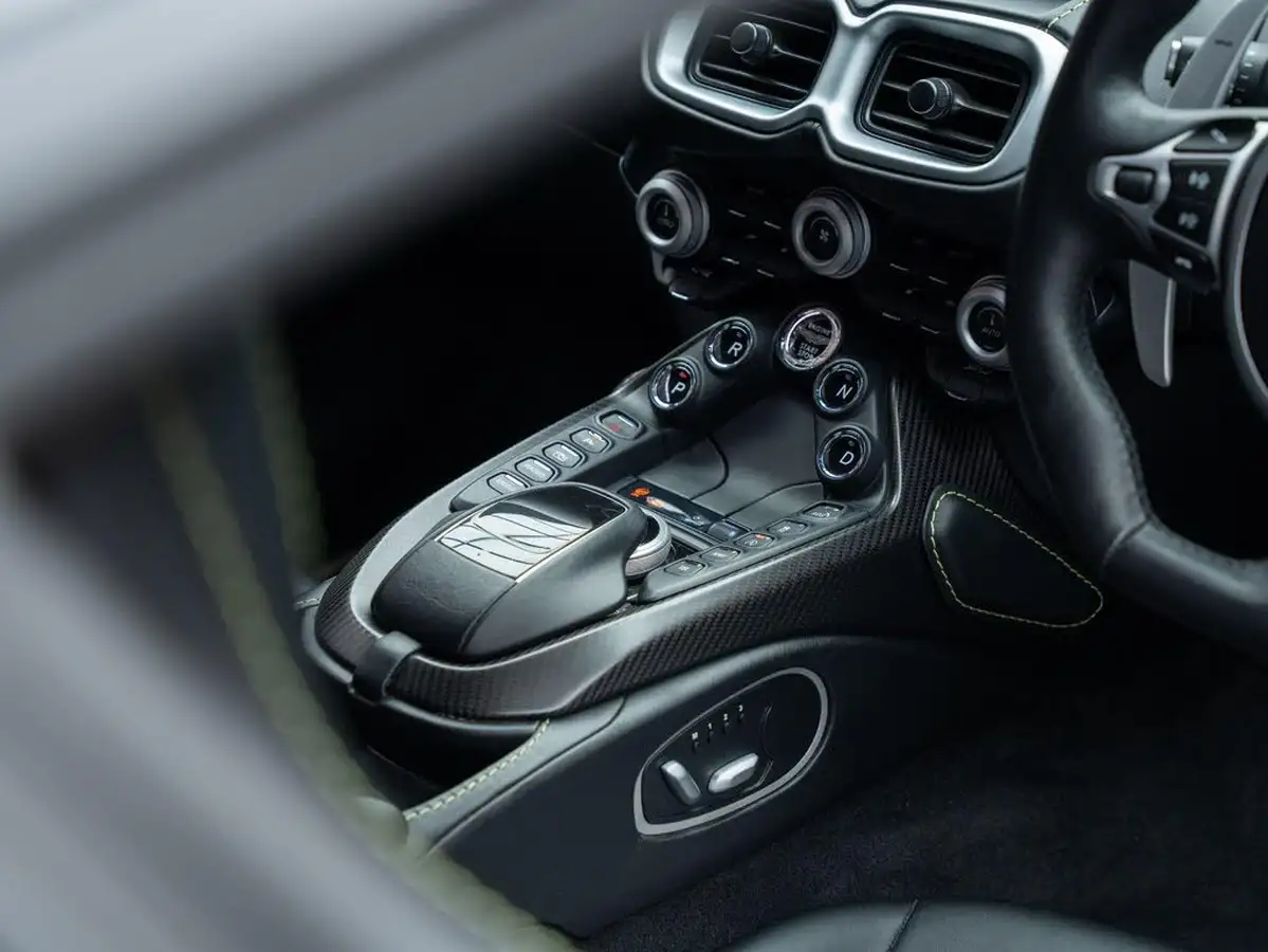 2018-aston-martin-vantage-40-v8-vantage-big-35