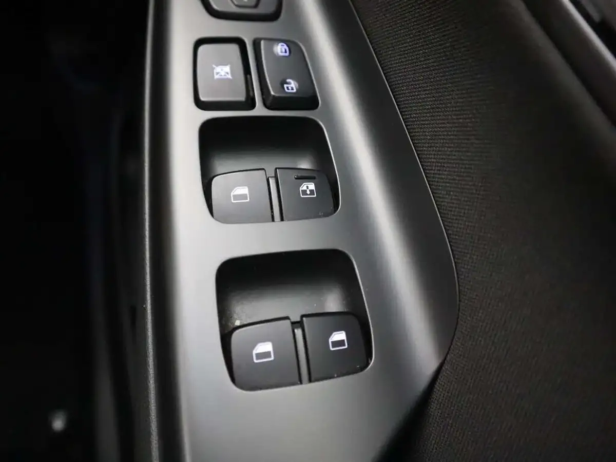 2022-hyundai-kona-16-gdi-premium-big-40
