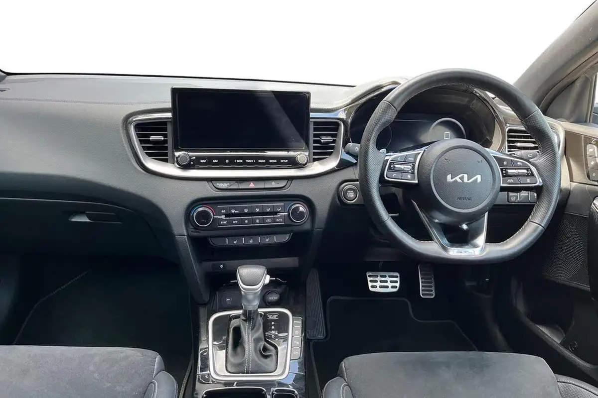 2025-kia-pro-ceed-15-t-gdi-gt-line-s-big-10