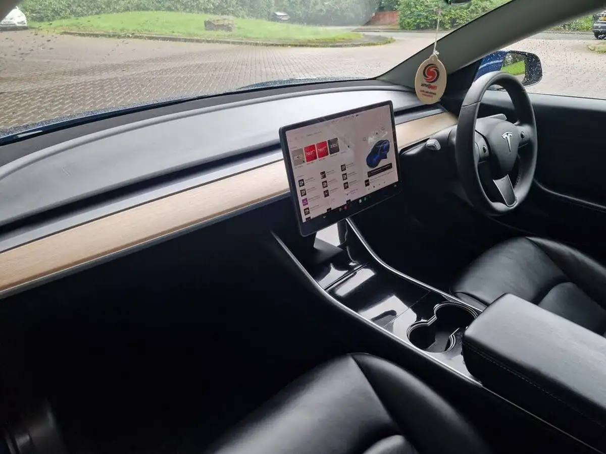 2020-tesla-model-3-e-long-range-big-59