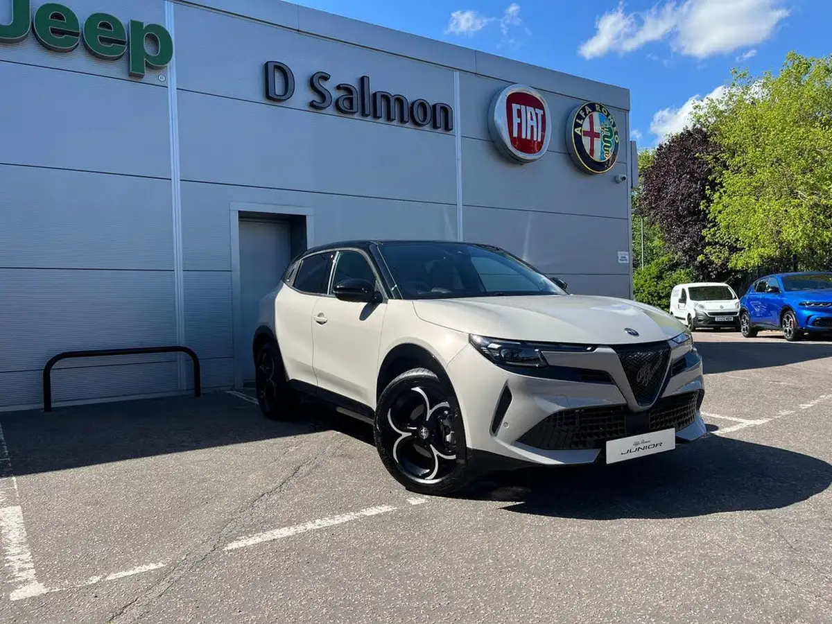 2025-alfa-romeo-junior-12-big-0