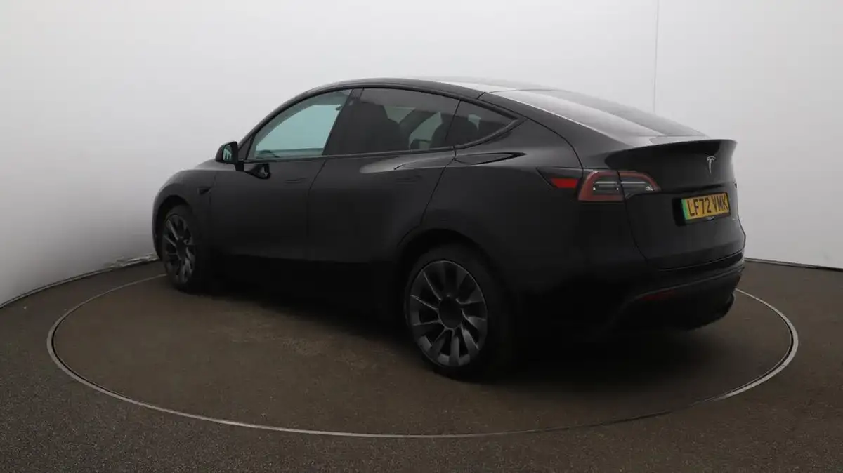 2022-tesla-model-y-e-long-range-big-63