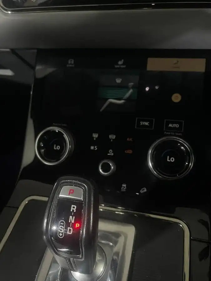 2021-land-rover-range-rover-evoque-15-p300e-r-dynamic-hse-big-24