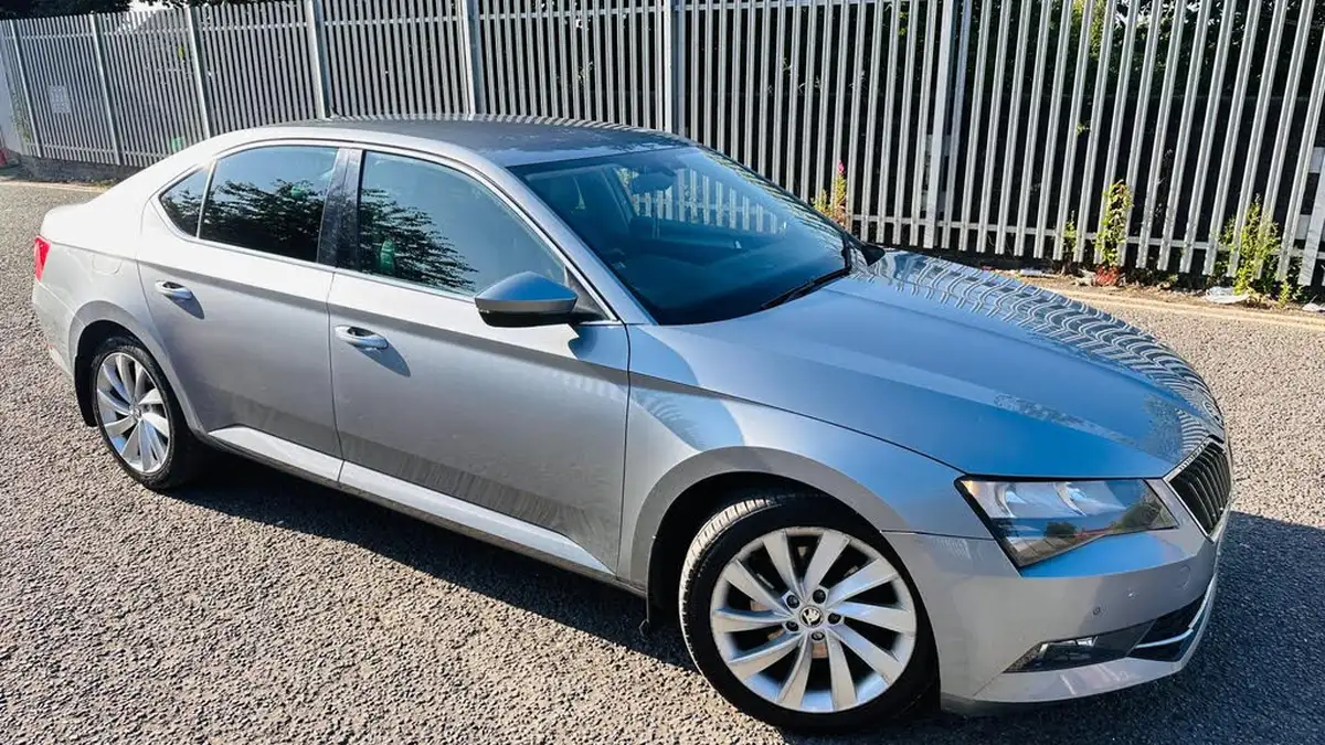 2016-skoda-superb-20tdi-se-business-hatchback-dsg-big-5