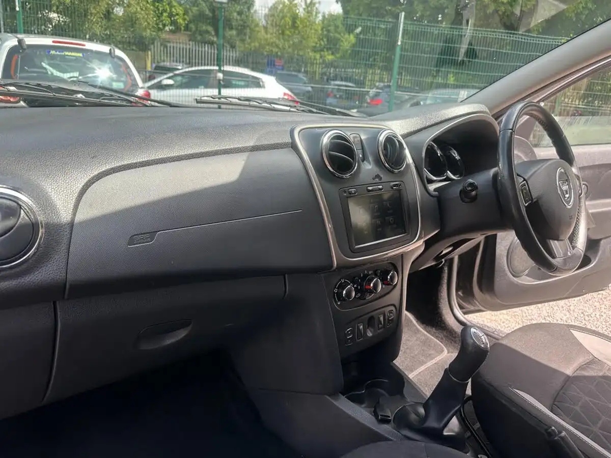 2014-dacia-sandero-stepway-15d-laureate-big-38